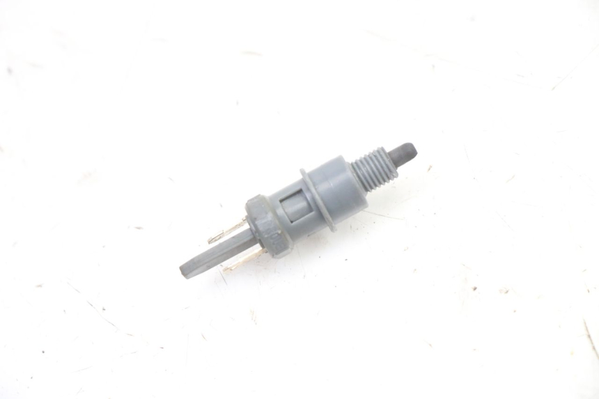 photo de INTERRUPTOR DE LUZ DE FREIO ESQUERDO PEUGEOT KISBEE 2T 50 (2010 - 2017) - Vista principal