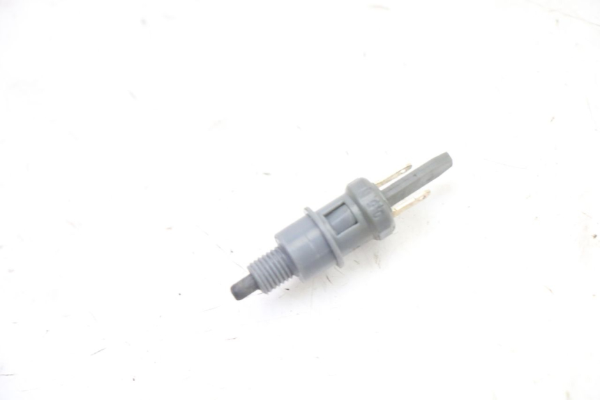photo de INTERRUPTOR DE LUZ DE FREIO ESQUERDO PEUGEOT KISBEE 2T 50 (2010 - 2017) - Detalhe da peça