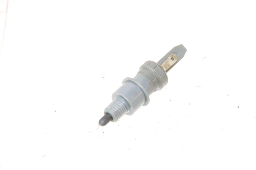 photo de INTERRUPTOR DE LUZ DE FREIO ESQUERDO PEUGEOT KISBEE 2T 50 (2010 - 2017) - Vista principal