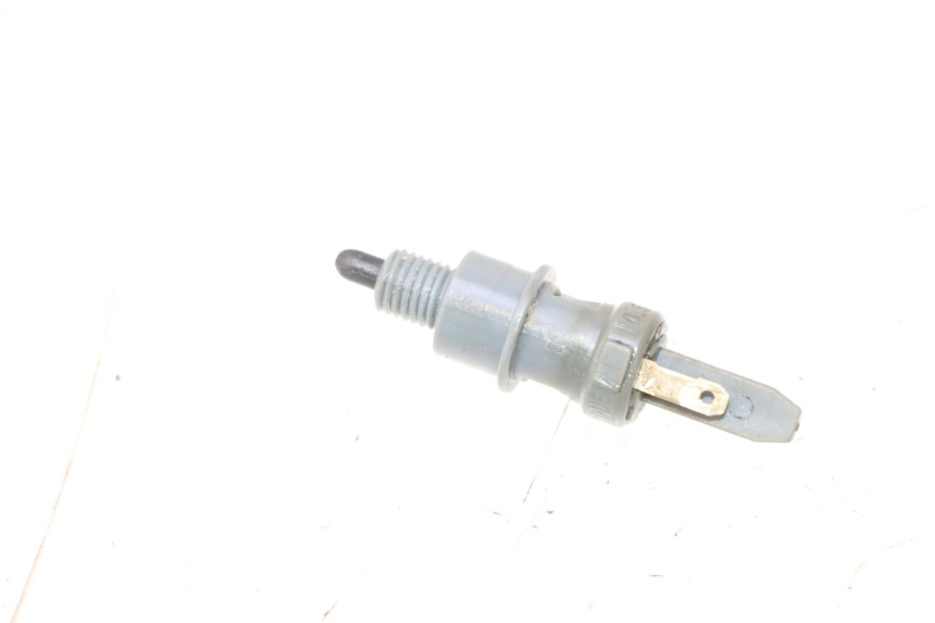 photo de INTERRUPTOR DE LUZ DE FREIO ESQUERDO PEUGEOT KISBEE 2T 50 (2010 - 2017) - Detalhe da peça