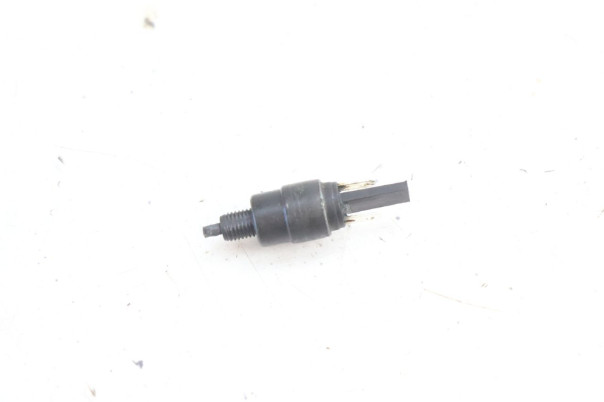 photo de INTERRUPTOR DE LUZ DE FREIO ESQUERDO PEUGEOT KISBEE 2T 50 (2010 - 2017) - Vista principal