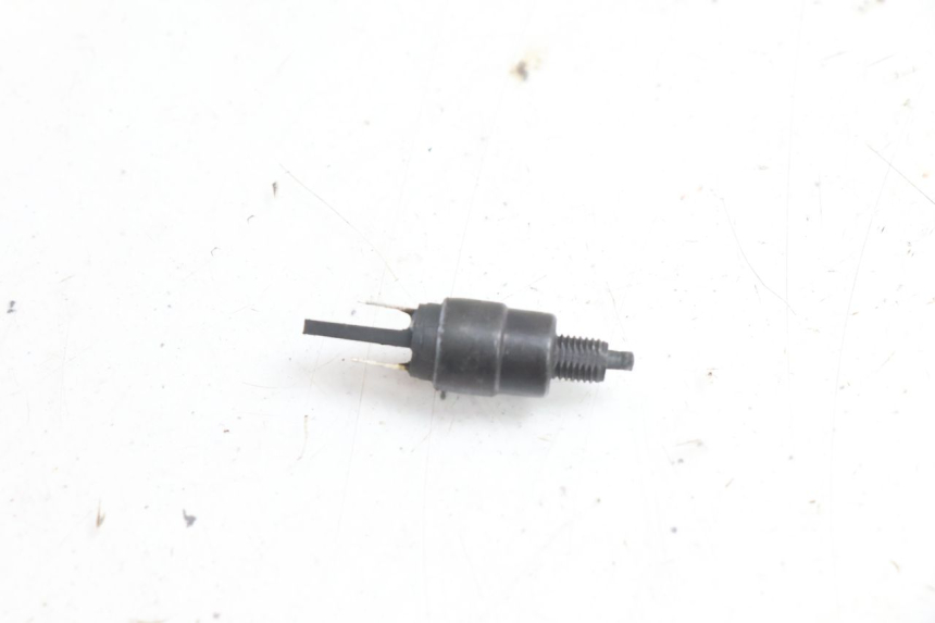 photo de INTERRUPTOR DE LUZ DE FREIO ESQUERDO PEUGEOT KISBEE 2T 50 (2010 - 2017) - Detalhe da peça