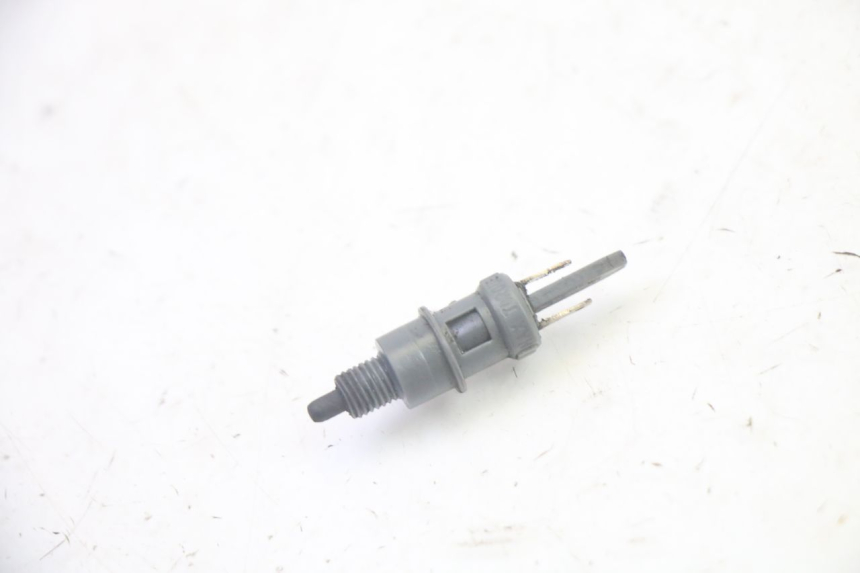 photo de INTERRUPTOR DE LUZ DE FREIO ESQUERDO PEUGEOT KISBEE 4T 50 (2018 - 2022) - Vista principal