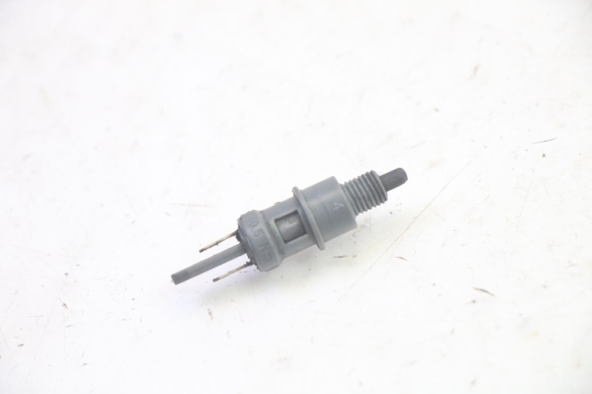 photo de INTERRUPTOR DE LUZ DE FREIO ESQUERDO PEUGEOT KISBEE 4T 50 (2018 - 2022) - Detalhe da peça