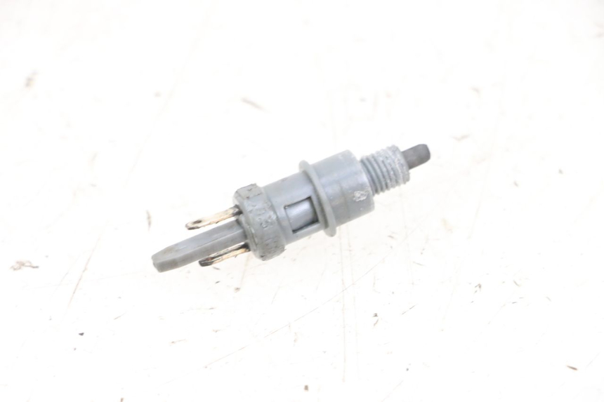 photo de INTERRUPTOR DE LUZ DE FREIO ESQUERDO PEUGEOT KISBEE 4T 50 (2018 - 2022) - Detalhe da peça