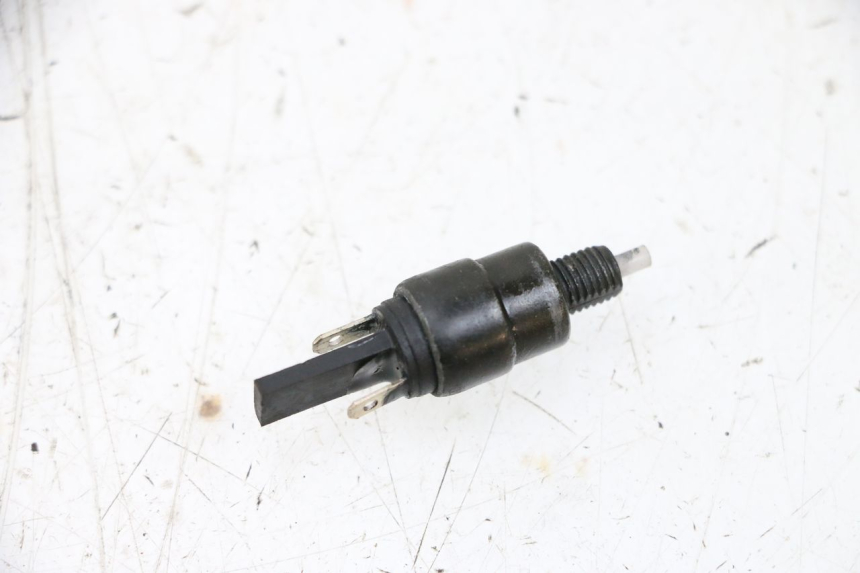 photo de INTERRUPTOR DE LUZ DE FREIO ESQUERDO PEUGEOT KISBEE 4T 50 (2010 - 2017) - Vista principal