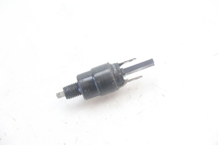 photo de INTERRUPTOR DE LUZ DE FREIO ESQUERDO PEUGEOT KISBEE 4T 50 (2018 - 2022) - Vista principal