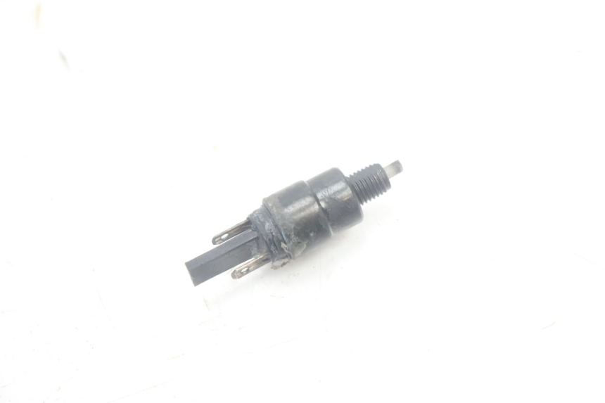 photo de INTERRUPTOR DE LUZ DE FREIO ESQUERDO PEUGEOT KISBEE 4T 50 (2018 - 2022) - Detalhe da peça