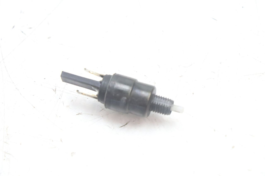 photo de INTERRUPTOR DE LUZ DE FREIO ESQUERDO PEUGEOT KISBEE 4T 50 (2010 - 2017) - Vista principal