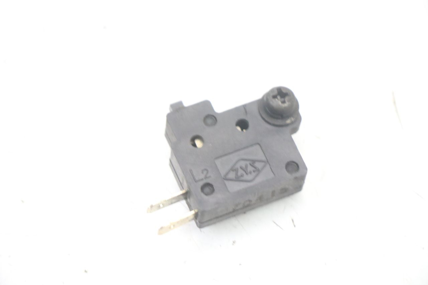 photo de INTERRUPTOR DE LUZ DE FREIO ESQUERDO KYMCO XCITING 500 (2007 - 2010) - Vista principal