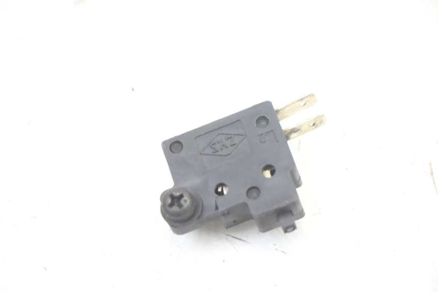 photo de INTERRUPTOR DE LUZ DE FREIO ESQUERDO KYMCO XCITING 500 (2007 - 2010) - Detalhe da peça