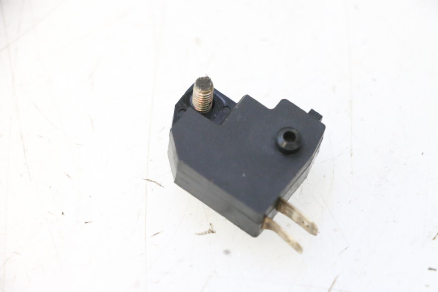 photo de INTERRUPTOR DE LUZ DE FREIO ESQUERDO KYMCO LIKE 125 (2009 - 2016) - Detalhe da peça