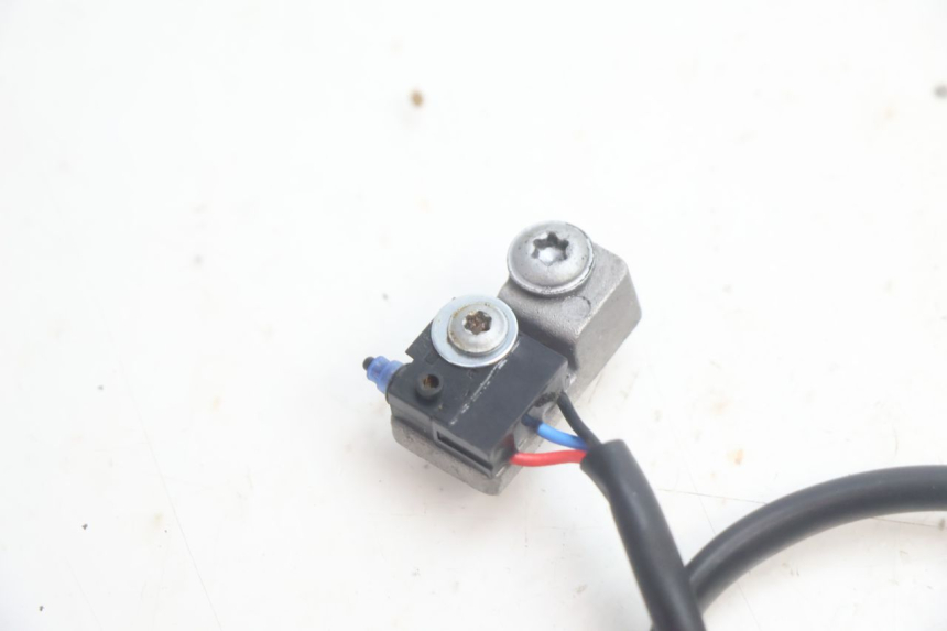 photo de CONTATOR DE LUZ DE FREIO ESQUERDO PIAGGIO MP3 HPE 530 (2022 - 2026) - Outro ângulo de visão