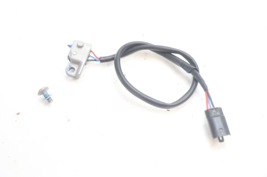 photo de CONTATOR DE LUZ DE FREIO ESQUERDO PIAGGIO MP3 HPE 530 (2022 - 2026) - Vista geral