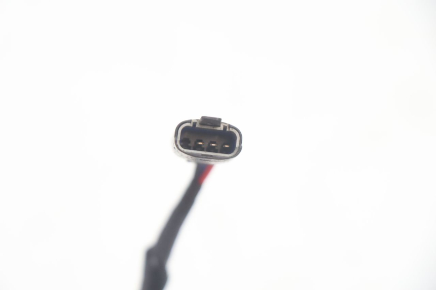 photo de CONTATOR DE LUZ DE FREIO ESQUERDO PIAGGIO MP3 HPE 530 (2022 - 2026) - Pontos de fixação