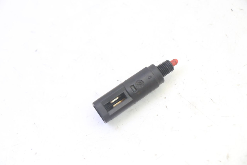 photo de INTERRUPTOR DE LUZ DE FREIO ESQUERDO PIAGGIO MP3 125 (2006 - 2014) - Detalhe da peça