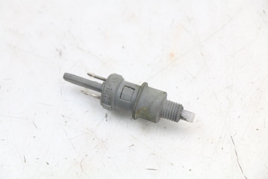 photo de INTERRUPTOR DE LUZ DE FREIO ESQUERDO PEUGEOT LUDIX 50 (2008 - 2017) - Detalhe da peça