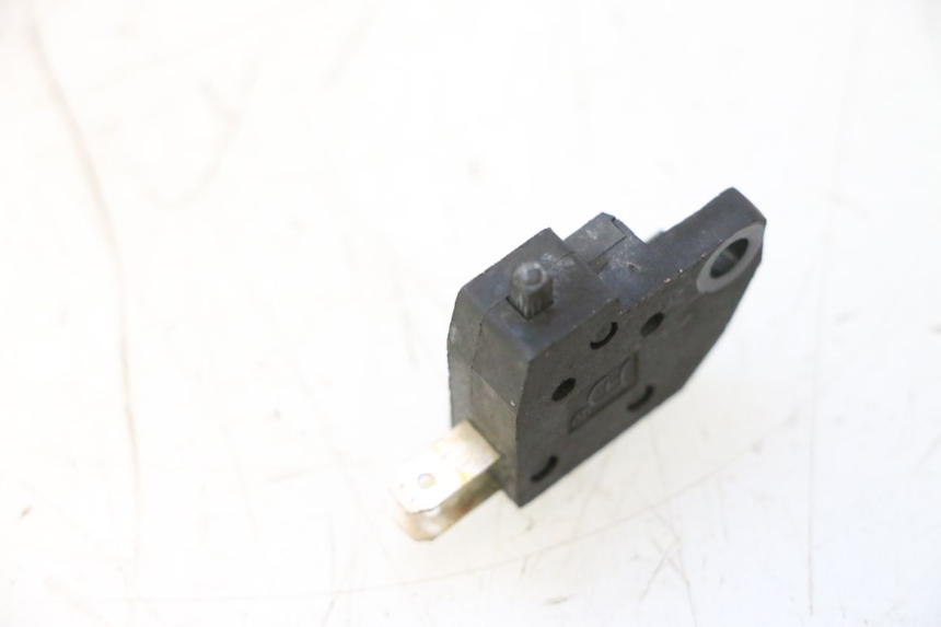 photo de CONTATOR DE LUZ DE FREIO ESQUERDO RAZZO QTR 50 (2011 - 2018) - Detalhe da peça