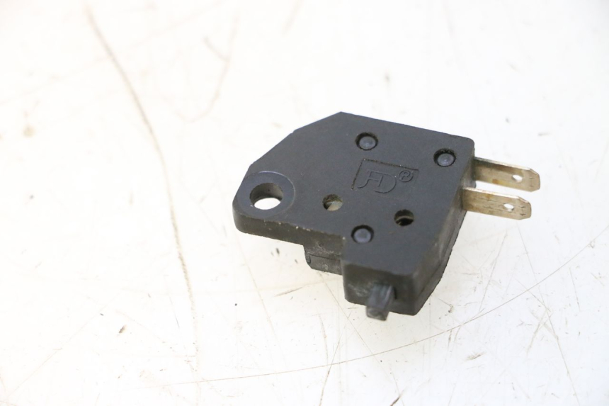 photo de CONTATOR DE LUZ DE FREIO ESQUERDO RAZZO QTR 50 (2011 - 2018) - Outro ângulo de visão