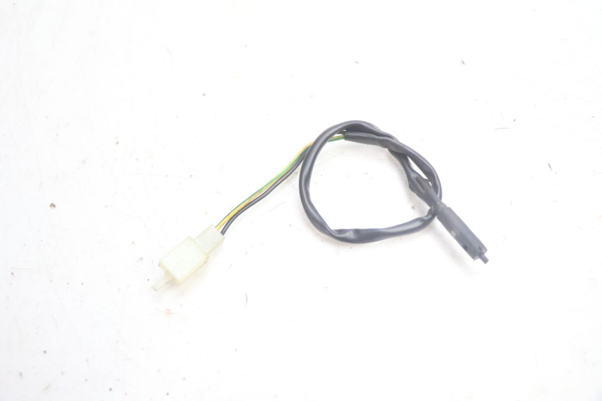 photo de CONTATOR DE LUZ DE FREIO ESQUERDO YIYING RETRO 125 (2008 - 2018) - Detalhe da peça