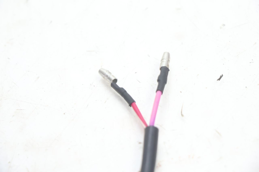 photo de INTERRUPTOR DE LUZ DE FREIO ESQUERDO TNT MOTOR ROMA 12' 2T 50 (2007 - 2018) - Zoom do estado de desgaste