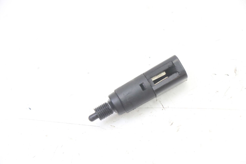 photo de INTERRUPTOR DE LUZ DE FREIO ESQUERDO GILERA RUNNER SP 50 (2006 - 2008) - Vista principal