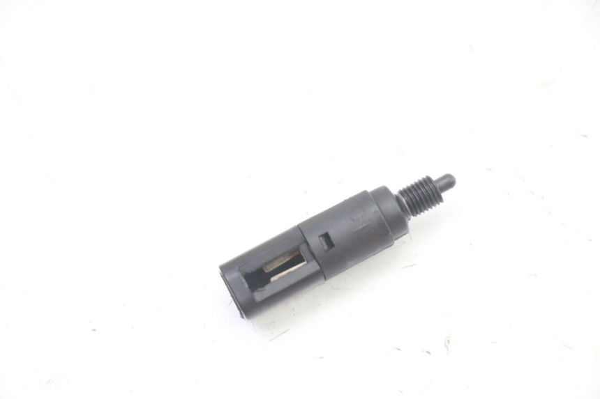 photo de INTERRUPTOR DE LUZ DE FREIO ESQUERDO GILERA RUNNER SP 50 (2006 - 2008) - Detalhe da peça