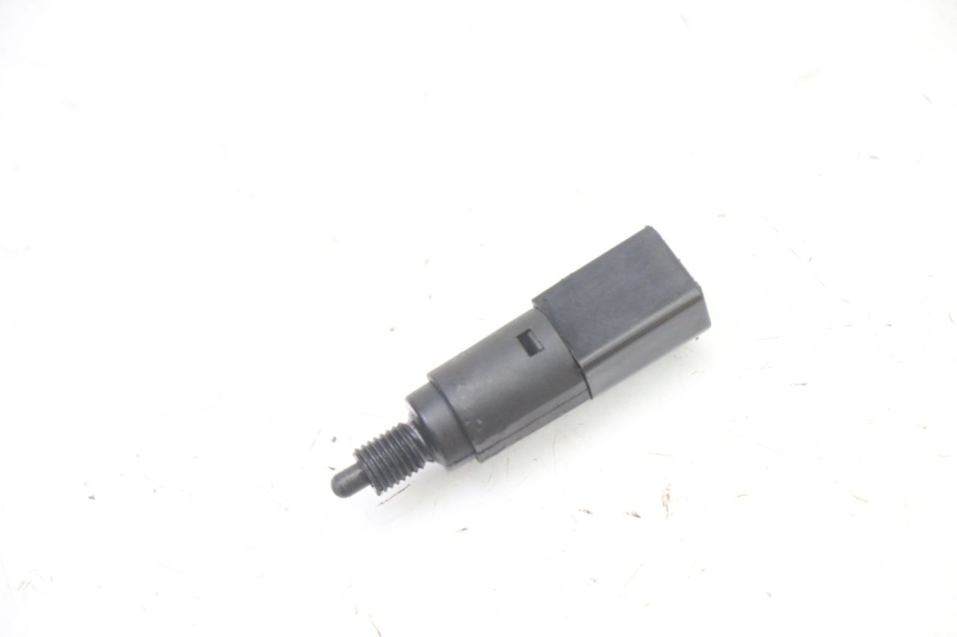 photo de INTERRUPTOR DE LUZ DE FREIO ESQUERDO GILERA RUNNER SP 50 (2006 - 2008) - Zoom do estado de desgaste
