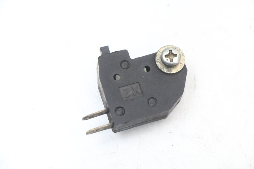 photo de INTERRUPTOR DE LUZ DE FREIO ESQUERDO DAELIM S3 125 (2010 - 2017) - Vista principal