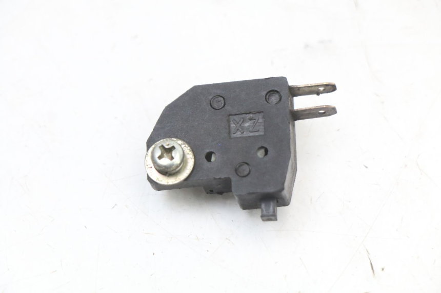 photo de INTERRUPTOR DE LUZ DE FREIO ESQUERDO DAELIM S3 125 (2010 - 2017) - Detalhe da peça