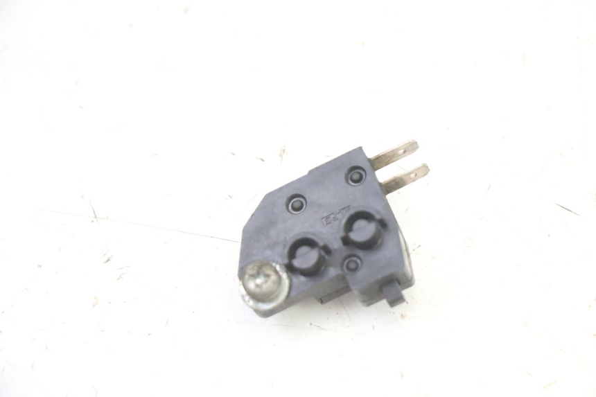 photo de INTERRUPTOR DE LUZ DE FREIO ESQUERDO PEUGEOT SATELIS 125 (2013 - 2018) - Detalhe da peça