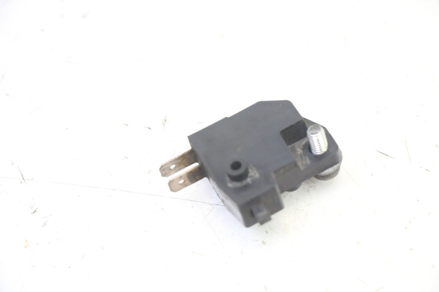 photo de INTERRUPTOR DE LUZ DE FREIO ESQUERDO PEUGEOT SATELIS 125 (2013 - 2018) - Zoom do estado de desgaste