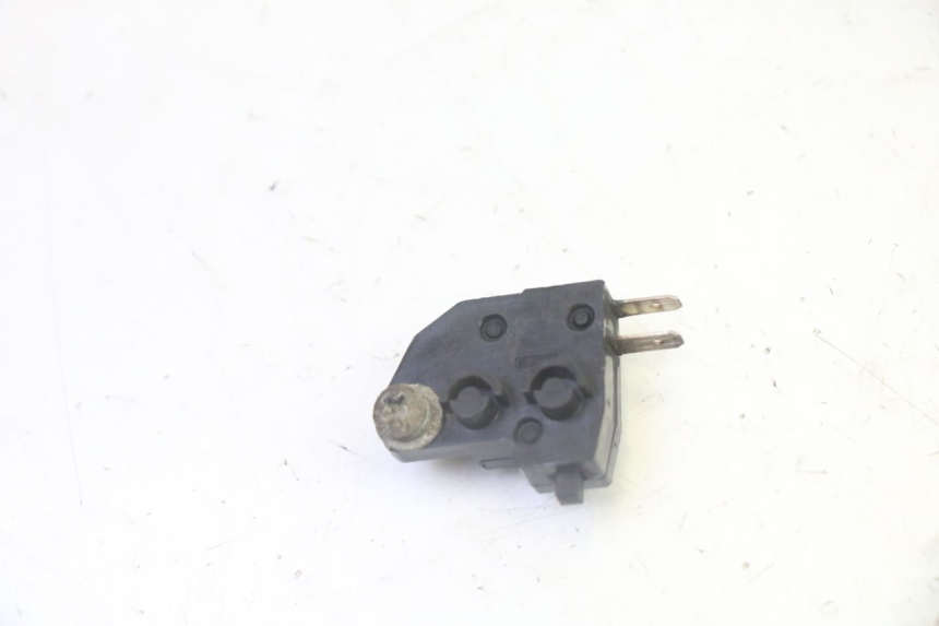 photo de INTERRUPTOR DE LUZ DE FREIO ESQUERDO PEUGEOT SATELIS 125 (2010 - 2012) - Detalhe da peça