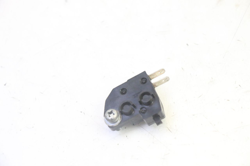 photo de INTERRUPTOR DE LUZ DE FREIO ESQUERDO PEUGEOT SATELIS 125 (2006 - 2009) - Detalhe da peça