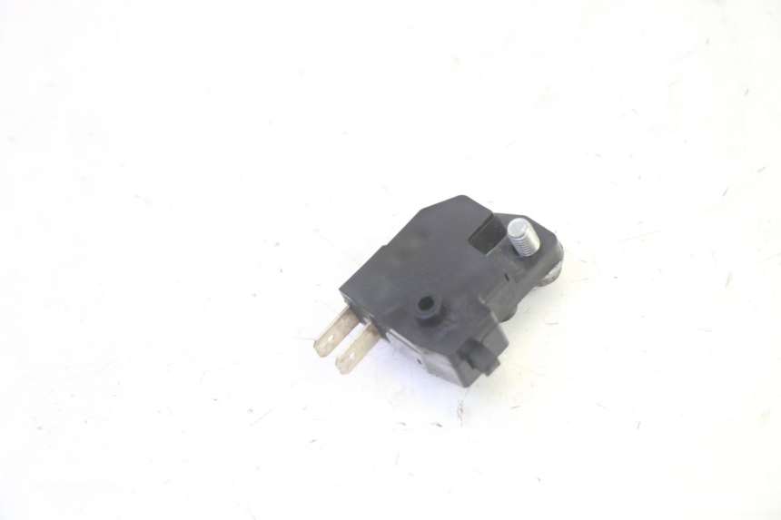 photo de INTERRUPTOR DE LUZ DE FREIO ESQUERDO PEUGEOT SATELIS 125 (2006 - 2009) - Outro ângulo de visão