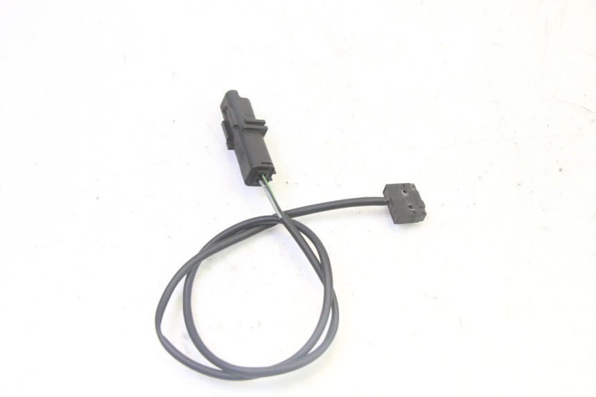 photo de INTERRUPTOR DE LUZ DE FREIO ESQUERDO PEUGEOT SATELIS 125 (2006 - 2009) - Detalhe da peça