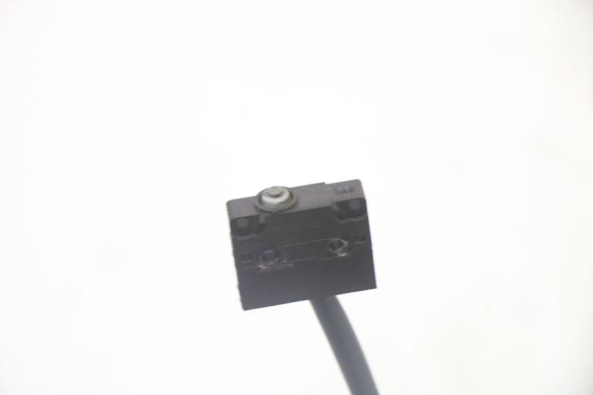 photo de INTERRUPTOR DE LUZ DE FREIO ESQUERDO PEUGEOT SATELIS 125 (2006 - 2009) - Zoom do estado de desgaste