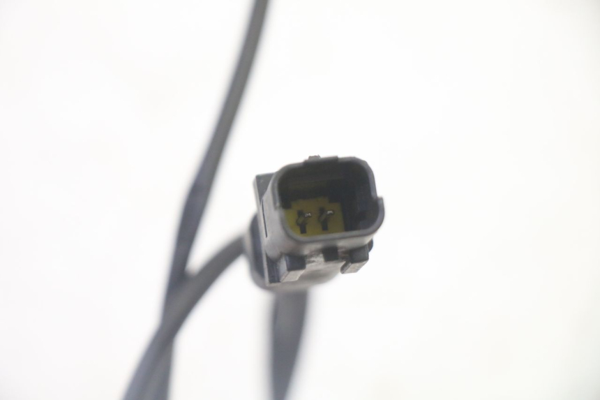 photo de INTERRUPTOR DE LUZ DE FREIO ESQUERDO PEUGEOT SATELIS 125 (2006 - 2009) - Outro ângulo de visão