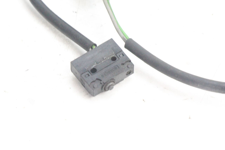 photo de INTERRUPTOR DE LUZ DE FREIO ESQUERDO PEUGEOT SATELIS 125 (2006 - 2009) - Detalhe da peça