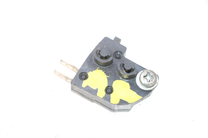 photo de INTERRUPTOR DE LUZ DE FREIO ESQUERDO PEUGEOT SATELIS 125 (2013 - 2018) - Zoom do estado de desgaste