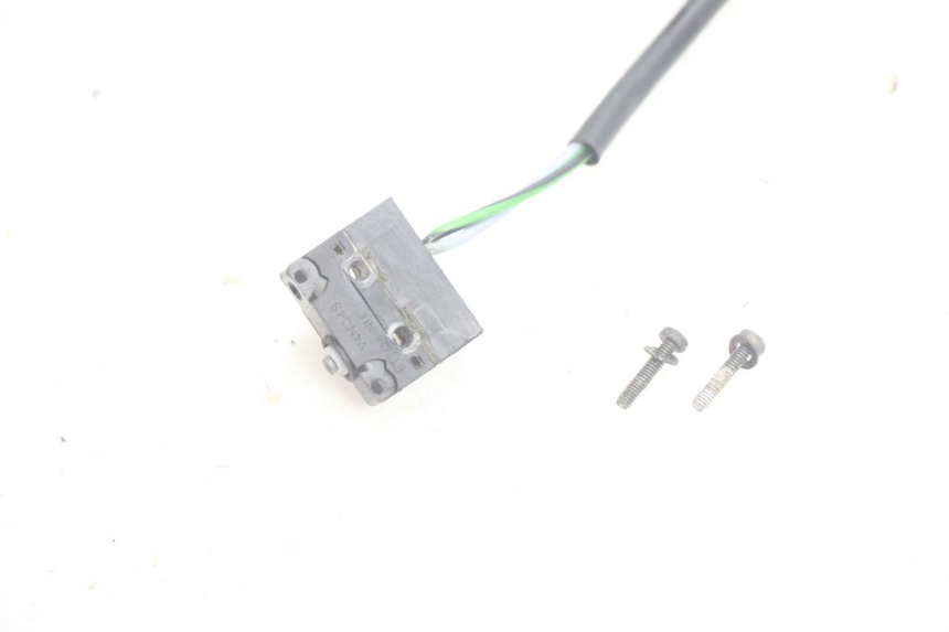 photo de INTERRUPTOR DE LUZ DE FREIO ESQUERDO PEUGEOT SATELIS 125 (2006 - 2009) - Detalhe da peça