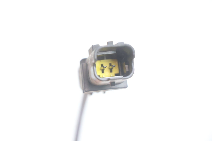 photo de INTERRUPTOR DE LUZ DE FREIO ESQUERDO PEUGEOT SATELIS 125 (2006 - 2009) - Outro ângulo de visão