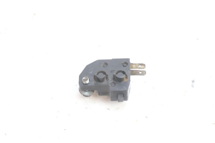 photo de INTERRUPTOR DE LUZ DE FREIO ESQUERDO PEUGEOT SATELIS 125 (2006 - 2009) - Detalhe da peça