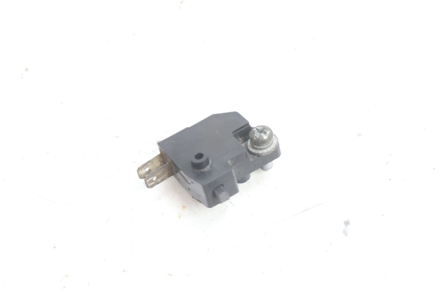 photo de INTERRUPTOR DE LUZ DE FREIO ESQUERDO PEUGEOT SATELIS 125 (2006 - 2009) - Outro ângulo de visão