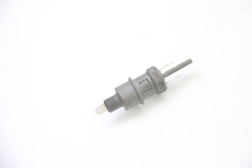 photo de INTERRUPTOR DE LUZ DE FREIO ESQUERDO PEUGEOT SPEEDAKE 50 (1995 - 1997) - Vista principal