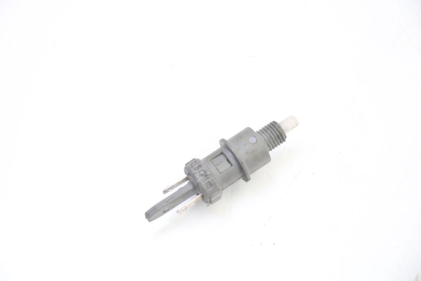 photo de INTERRUPTOR DE LUZ DE FREIO ESQUERDO PEUGEOT SPEEDAKE 50 (1995 - 1997) - Detalhe da peça