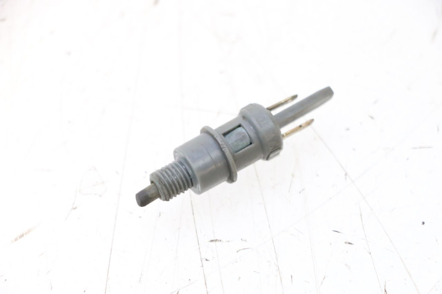 photo de INTERRUPTOR DE LUZ DE FREIO ESQUERDO APRILIA SR MOTARD 50 (2012 - 2018) - Detalhe da peça