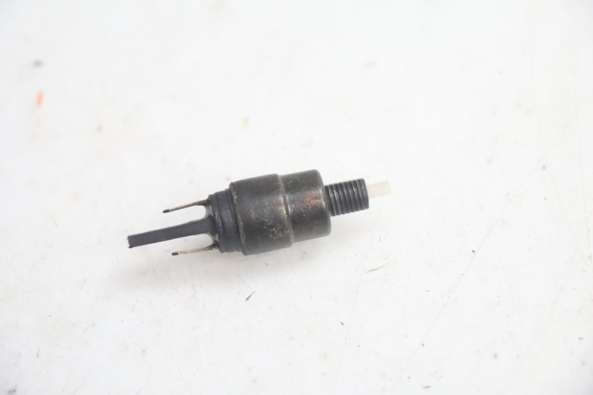photo de CONTATOR DE LUZ DE FREIO ESQUERDO PEUGEOT STREETZONE NAKED 2T 50 (2014 - 2018) - Detalhe da peça