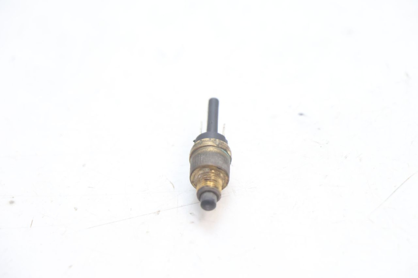 photo de CONTATOR DE LUZ DE FREIO ESQUERDO MBK STUNT NAKED 50 (2004 - 2018) - Zoom do estado de desgaste