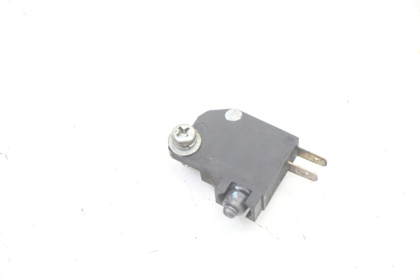 photo de INTERRUPTOR DE LUZ DE FREIO ESQUERDO SUZUKI BURGMAN 125 (2018 - 2021) - Detalhe da peça